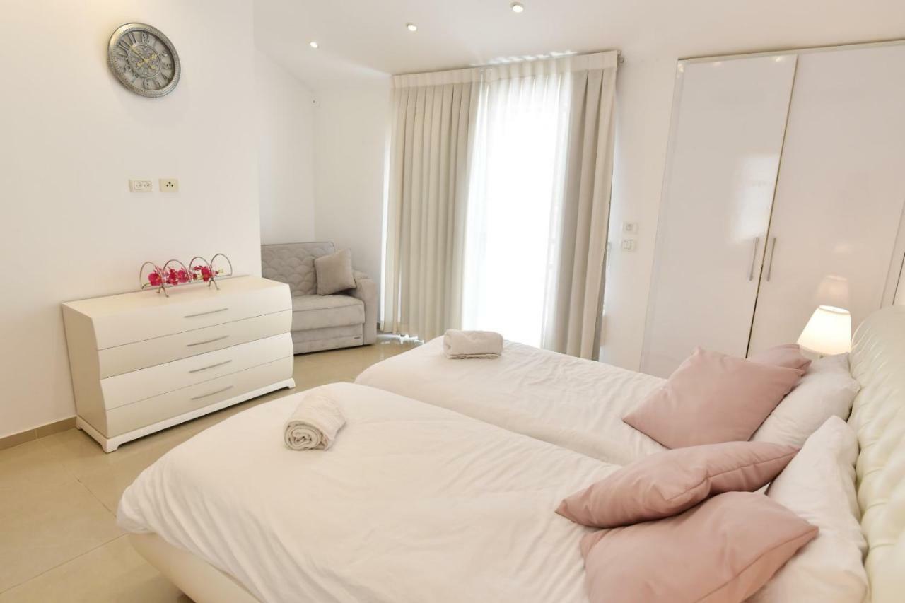 Saidoff, Amazing 4 Bedroom 3 Bath In City Center, Pool, Parking!!! Ierusalim Exterior foto